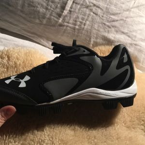 Boys NIB under armor cleats